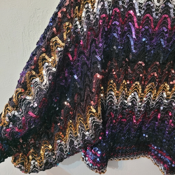 Unique vintage sequined bubble sleeve top - Picture 9 of 12